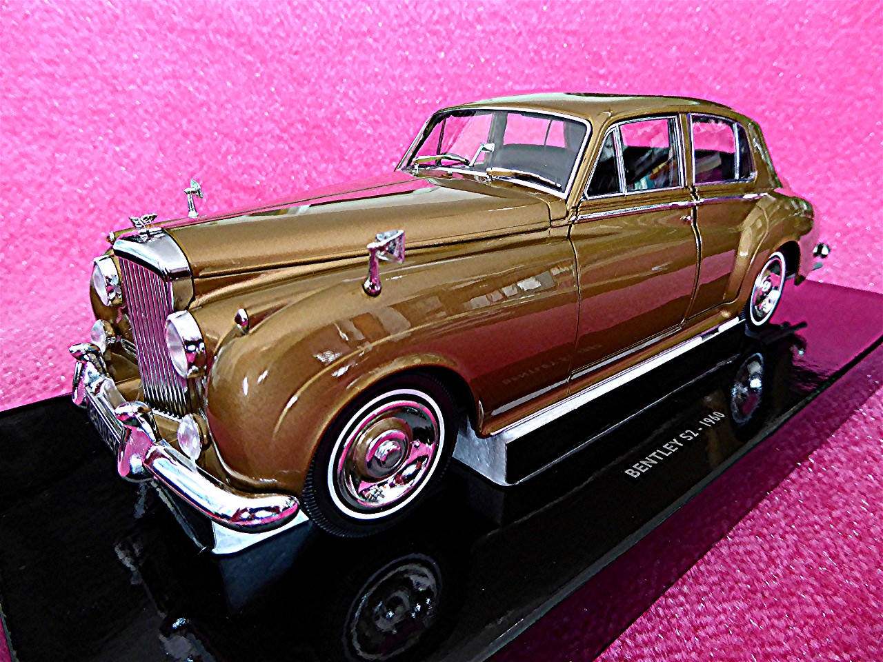 1:18 Bentley S 2 Limousine gold 1960