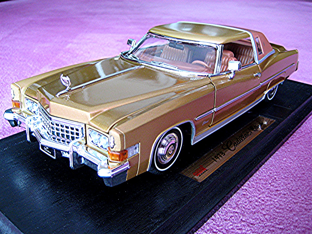 1:18 Cadillac Eldorado V8 Coupe gold 1973