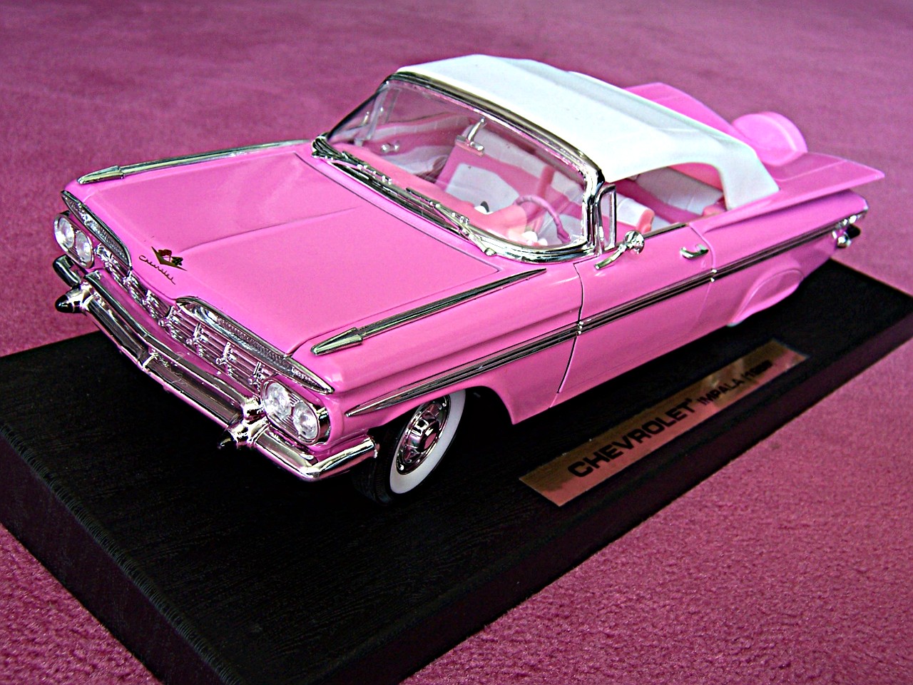 1:18 Chevrolet Impala Coupe pink 1959