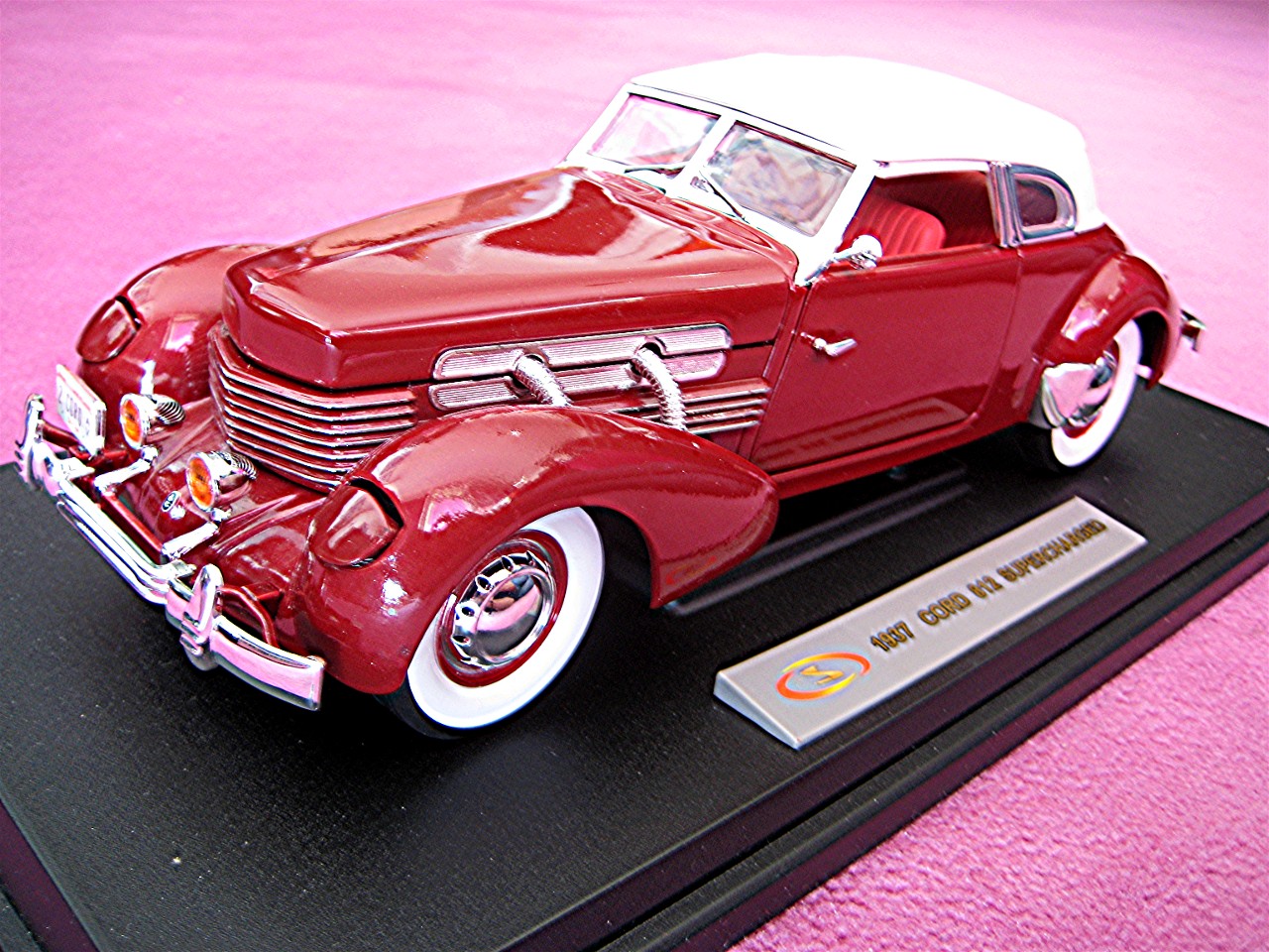 1:18 Cord 812 Supercharged rot 1937
