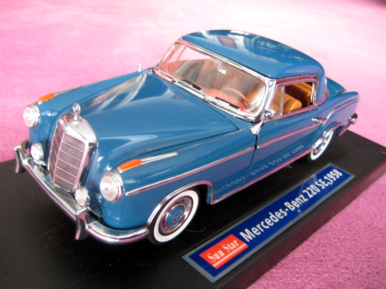 1:18 Mercedes 220 SE Coupe blau 1958
