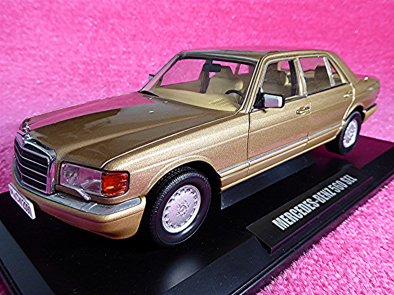 Mercedes 560 SEL gold 1988