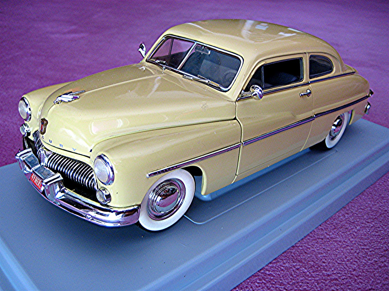 1:18 Mercury Coupe gelb 1949