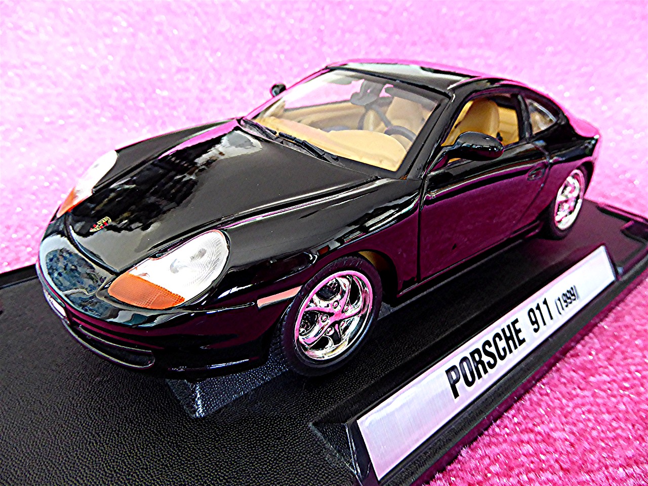 1:18 Porsche 911 schwarz 1999