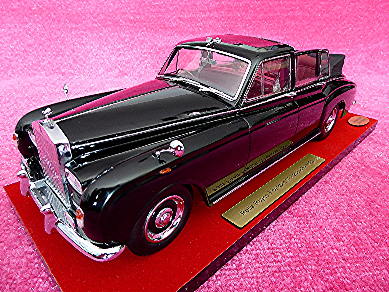 1:18 Rolls Royce Phantom VI Landaulet schwarz-rot 1968