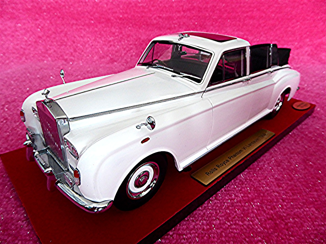 1:18 Rolls Royce Phantom VI Landaulet weiss 1968
