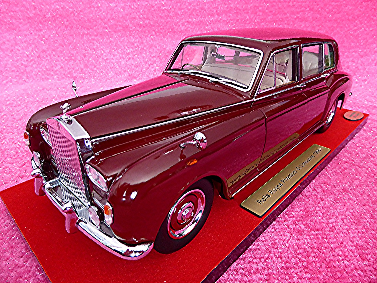 1:18 Rolls Royce Phantom VI Limousine burgund 1968