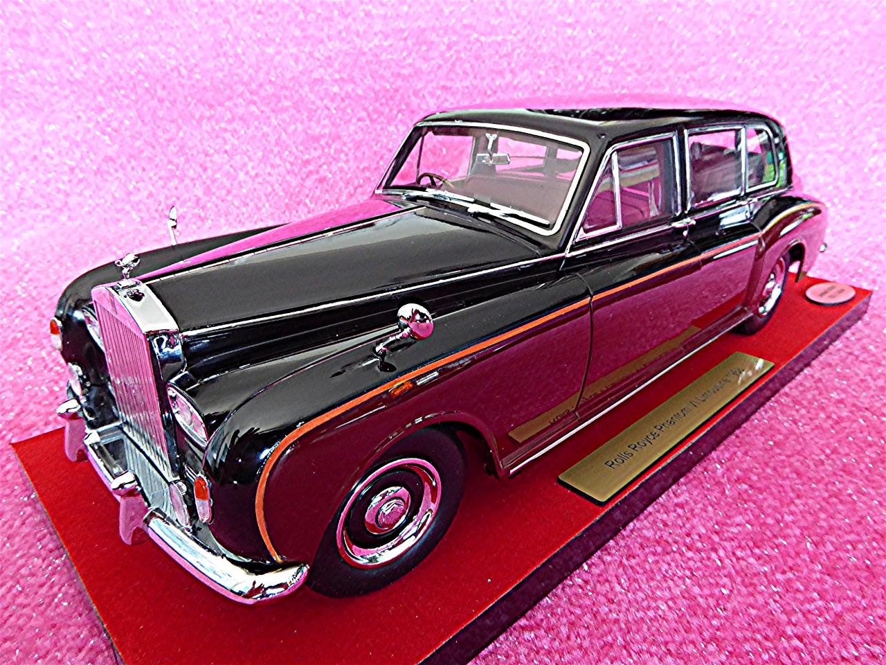 1:18 Rolls Royce Phantom VI Limousine rotbraun-schwarz 1968