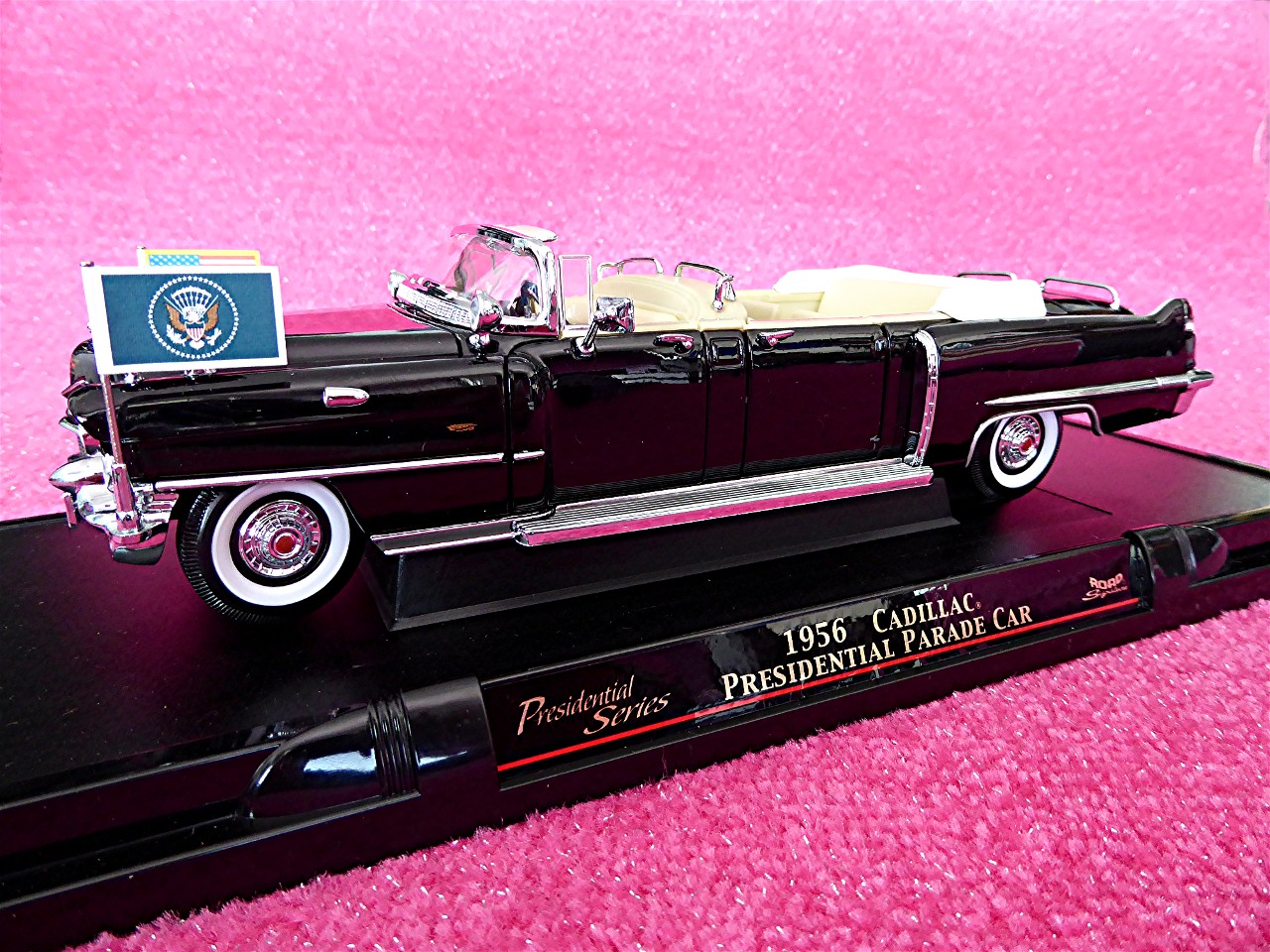 1:24 Cadillac Presidential Parade Car schwarz 1956