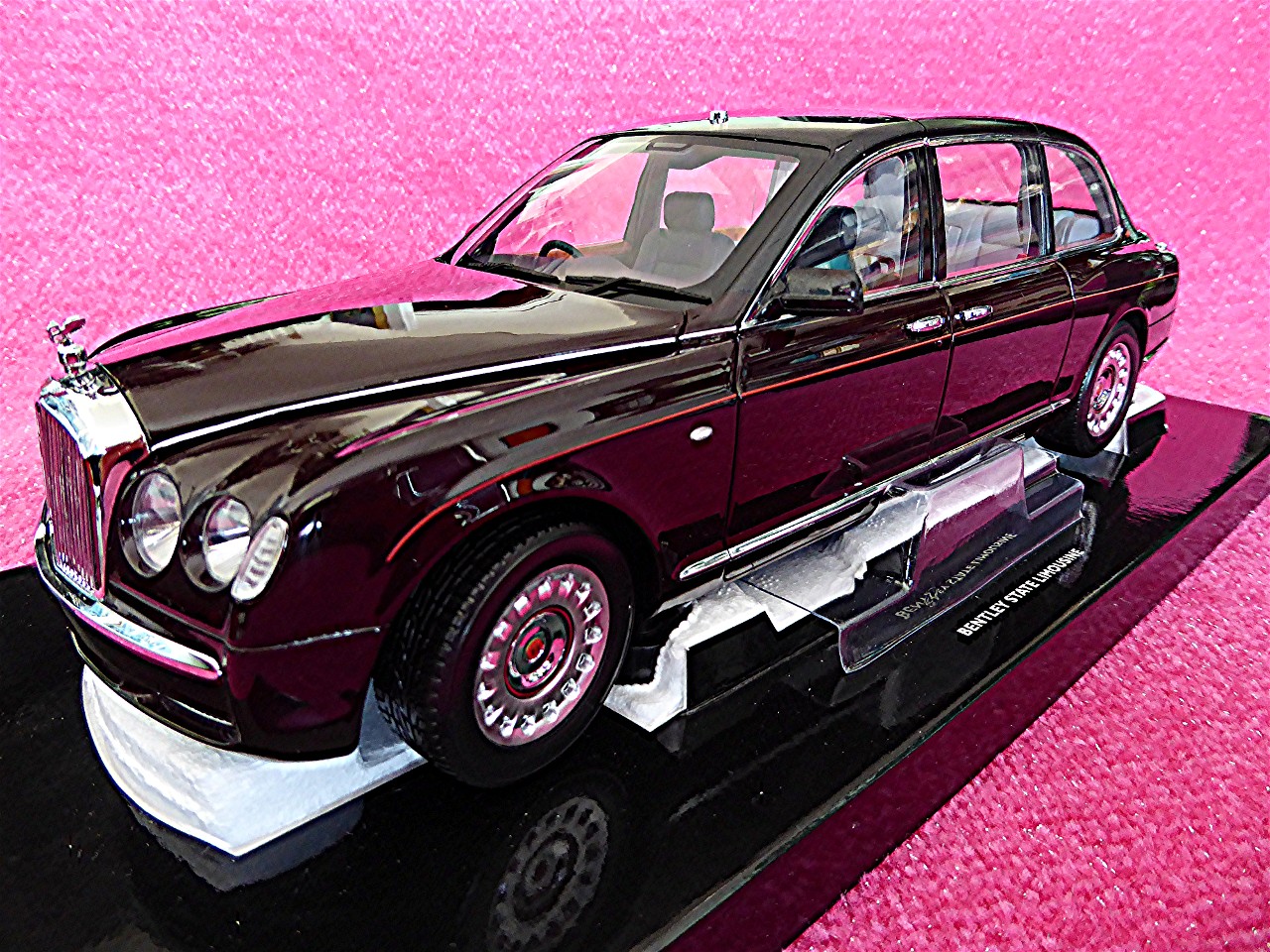 1:18 Bentley State Limousine lilabraun 2002