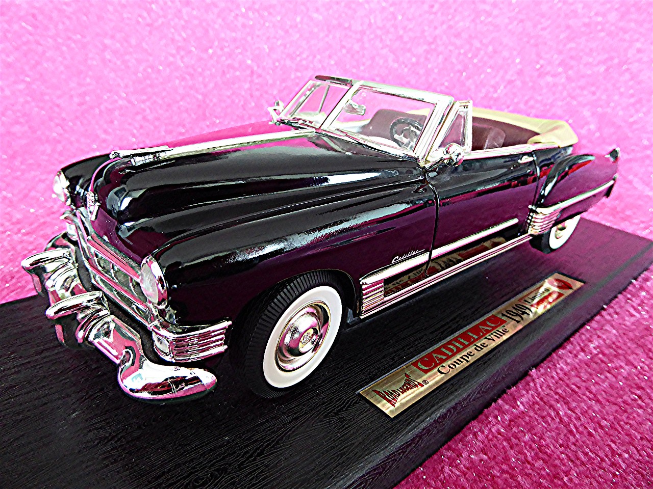 1:18 Cadillac Cabrio schwarz 1949