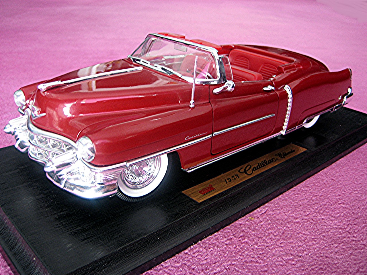 1:18 Cadillac Eldorado Cabrio rot 1953