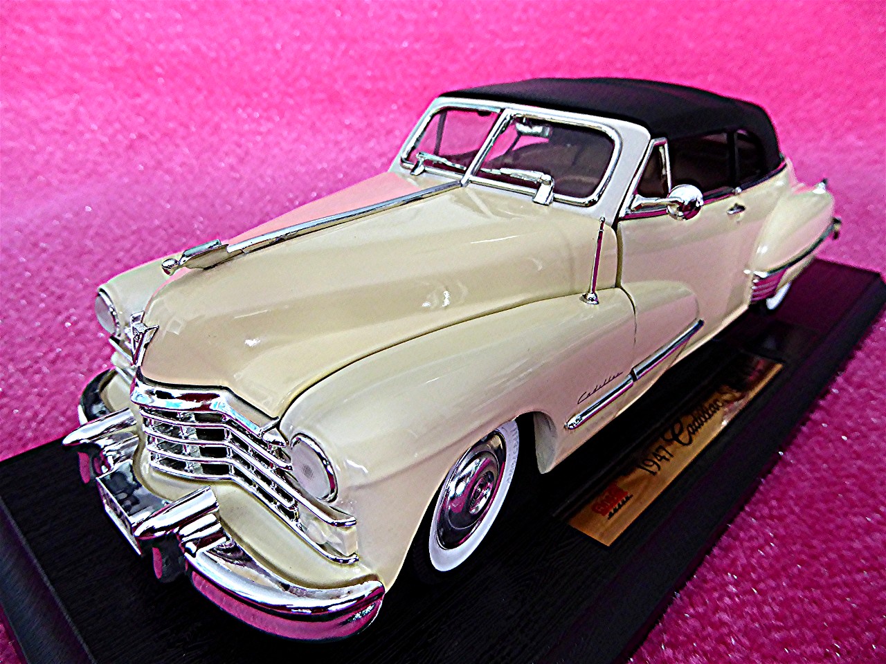 1:18 Cadillac Series 62 beige 1947