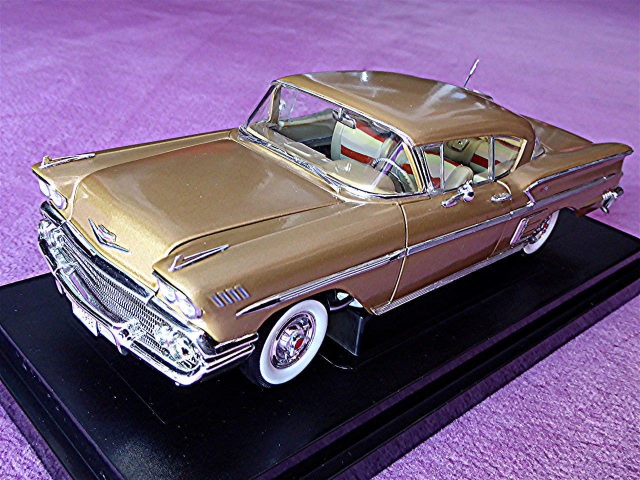 1:18 Chevrolet Impala Coupe gold 1958.jpg