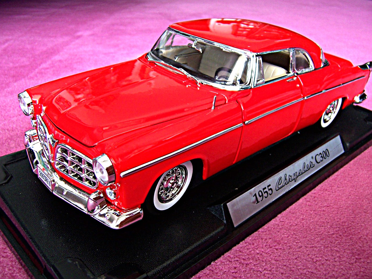 1:18 Chrysler 300 C rot 1955