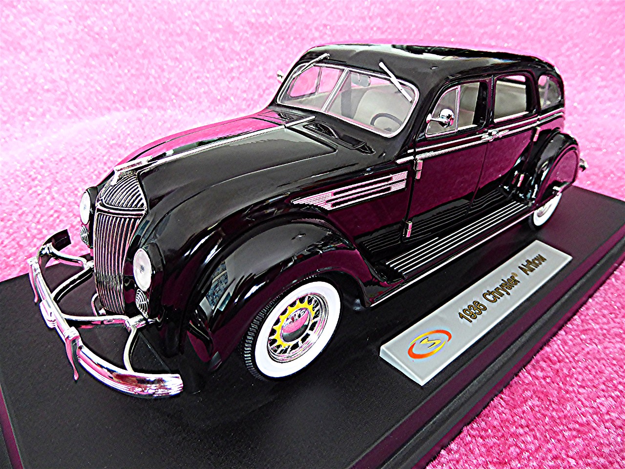 1:18 Chrysler Airflow schwarz 1936