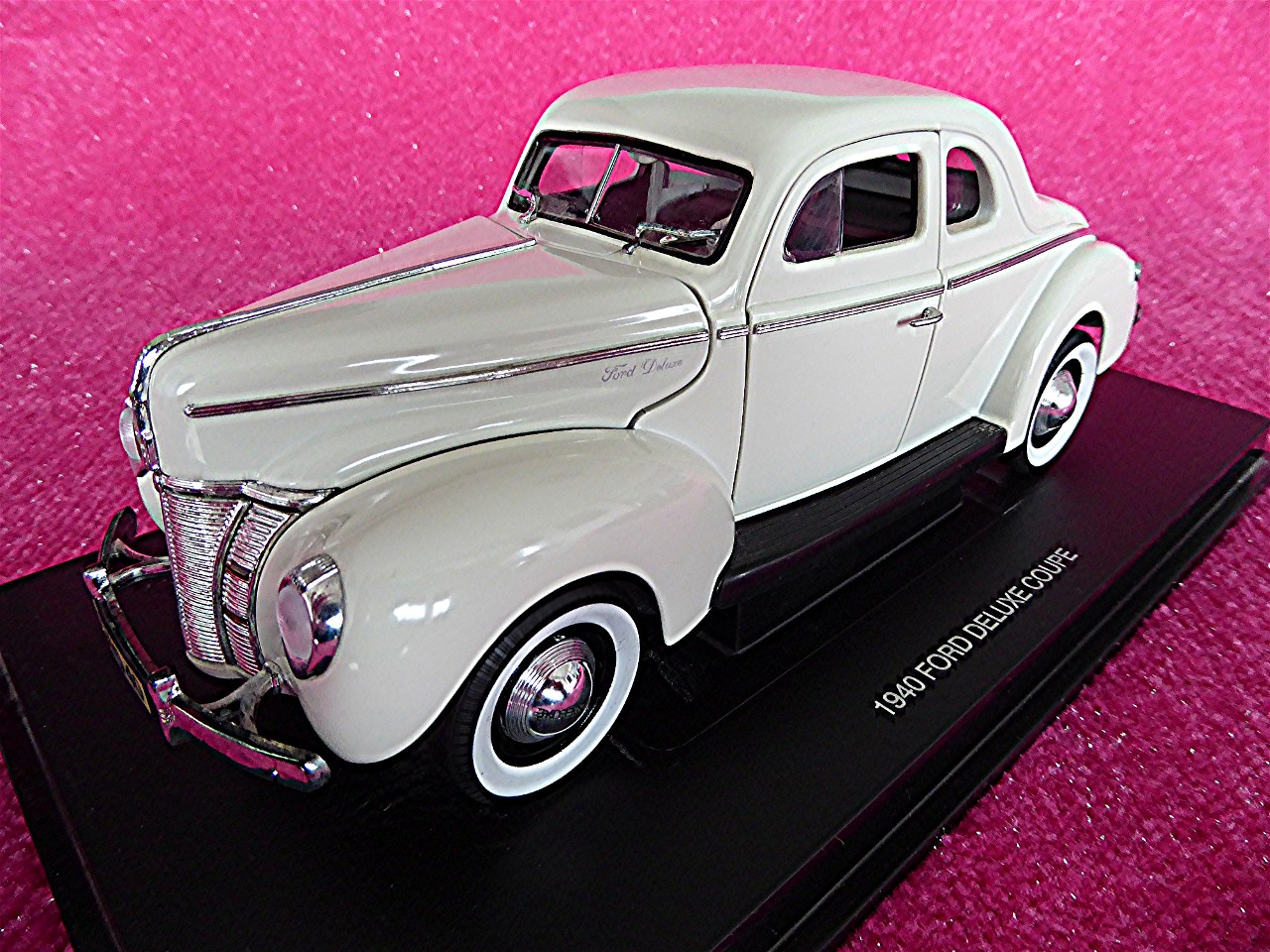 Ford Deluxe Coupe weiss 1940