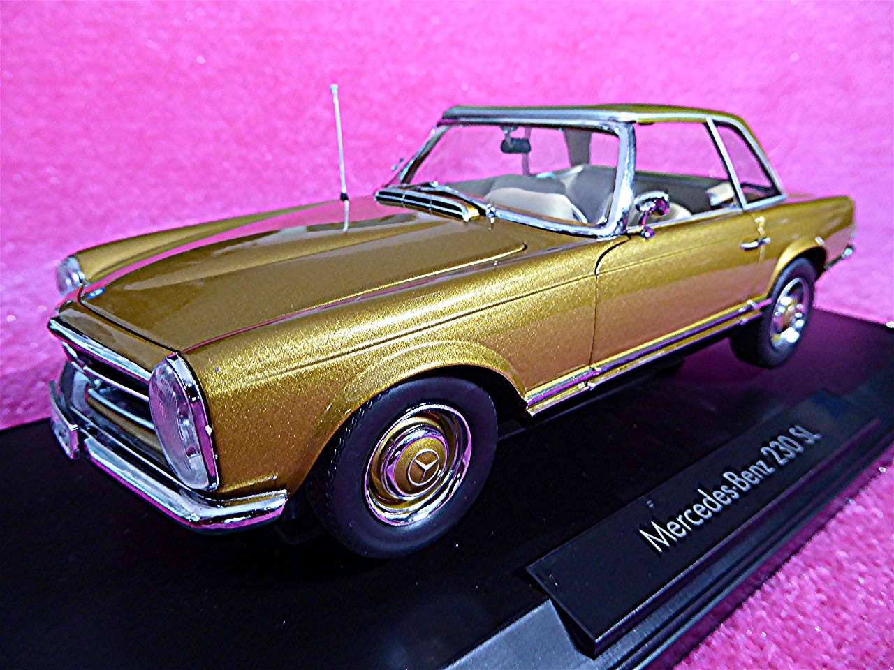 1:18 Mercedes 230 SL Coupe gold 1963