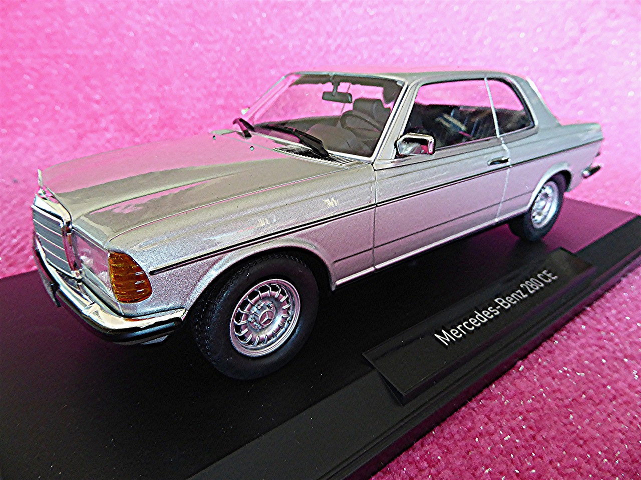 1:18 Mercedes 280 CE silber 1980.jpg
