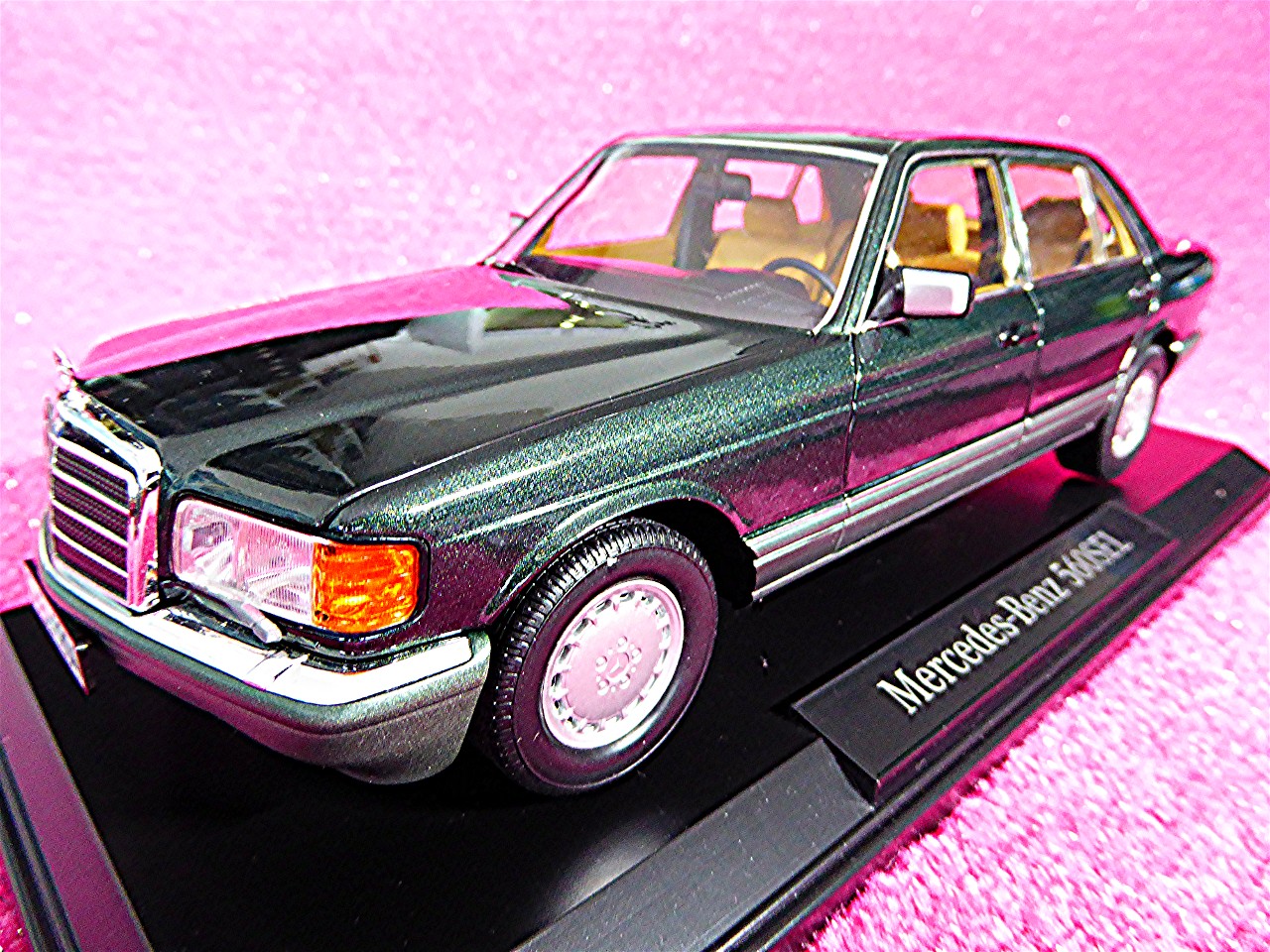 1:18 Mercedes 560 SEL gruen-metallic 1988