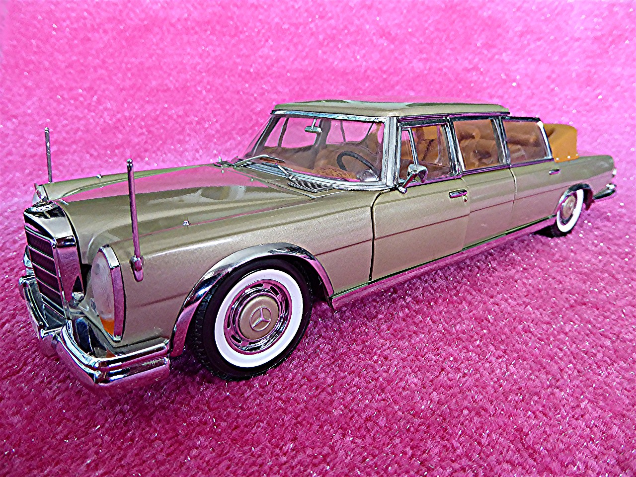 Mercedes 600 Landaulet gold 1966
