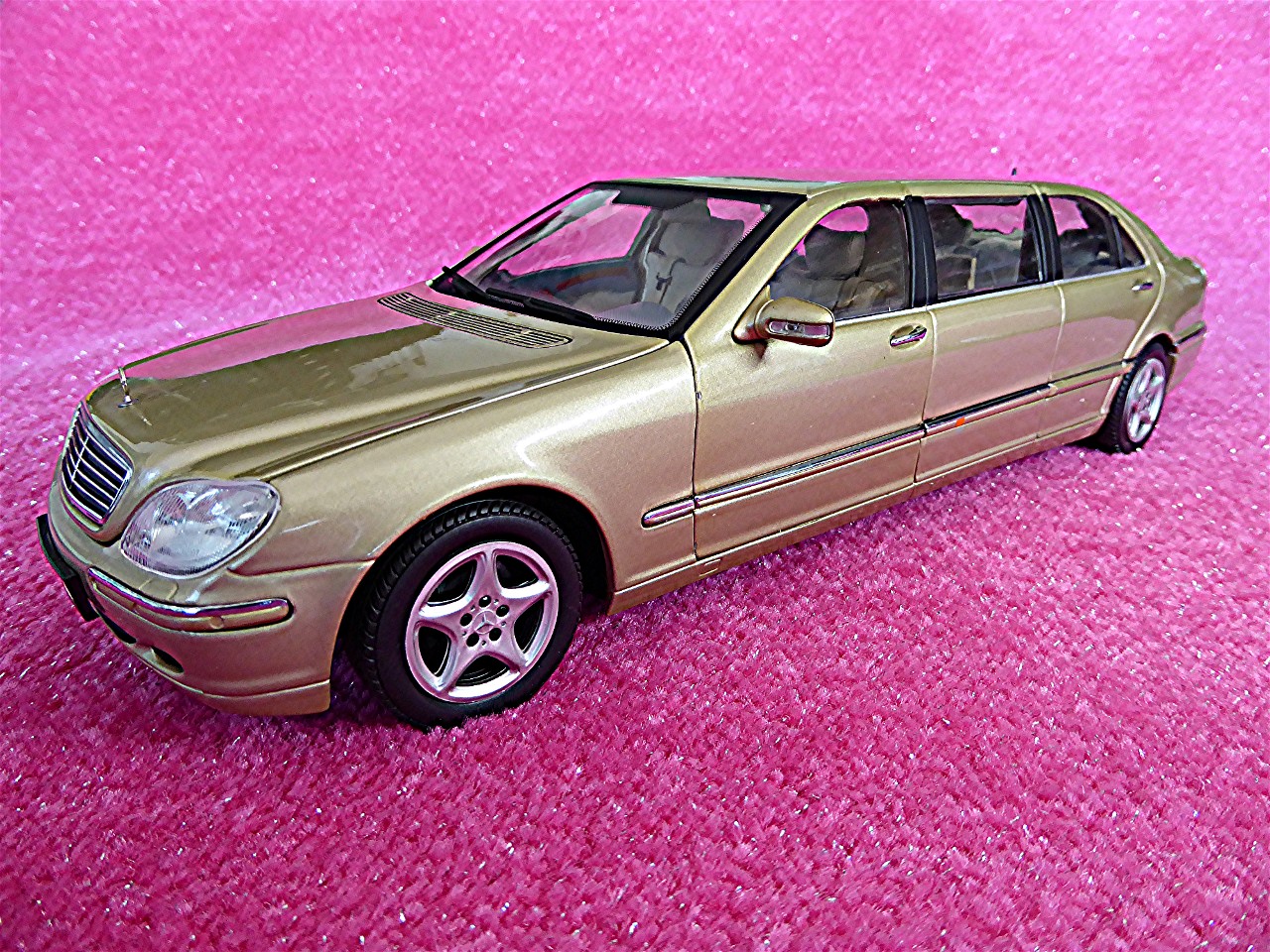 Mercedes 600 S-Class Lang gold