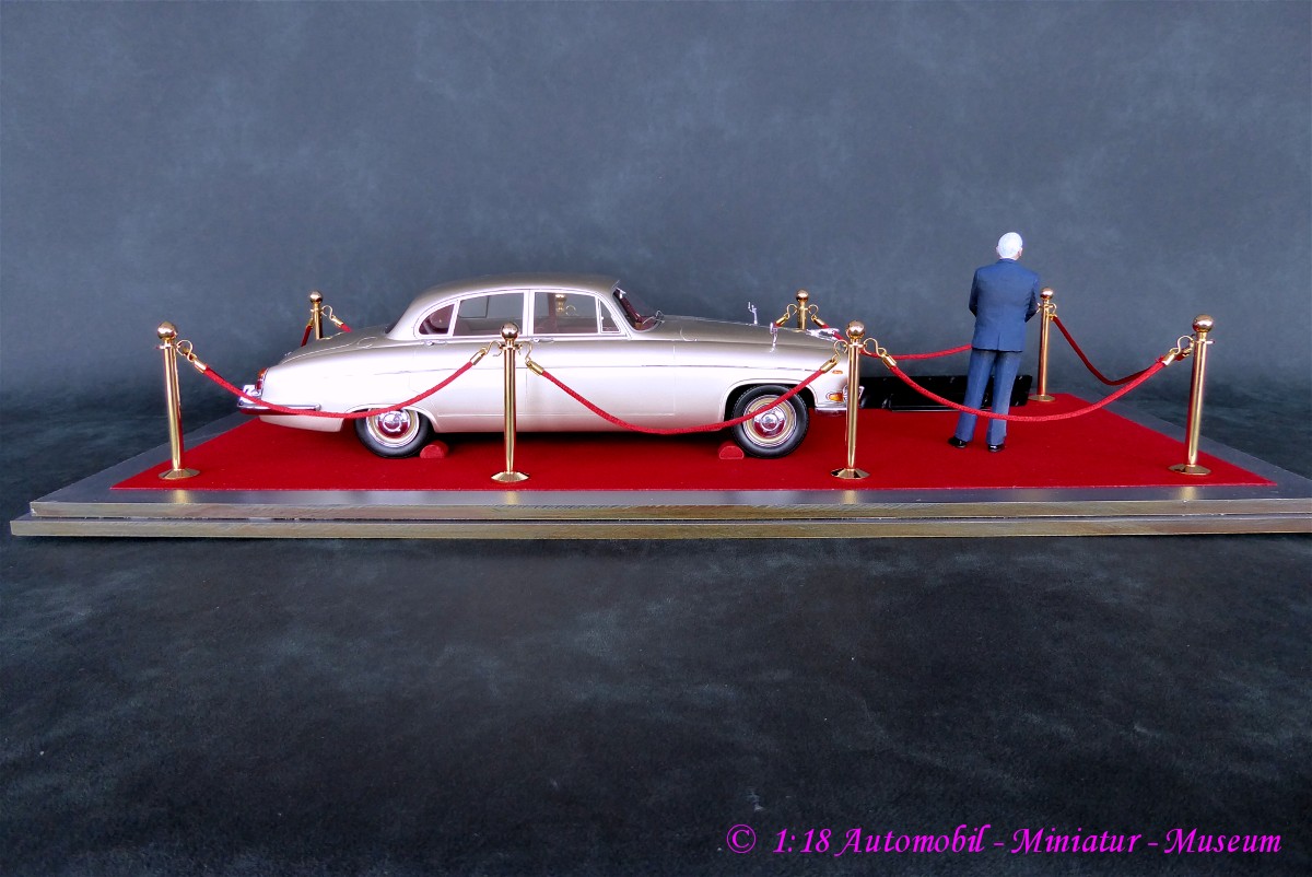 1:18 Jaguar Mark X 420 G 1966 - William Lyons