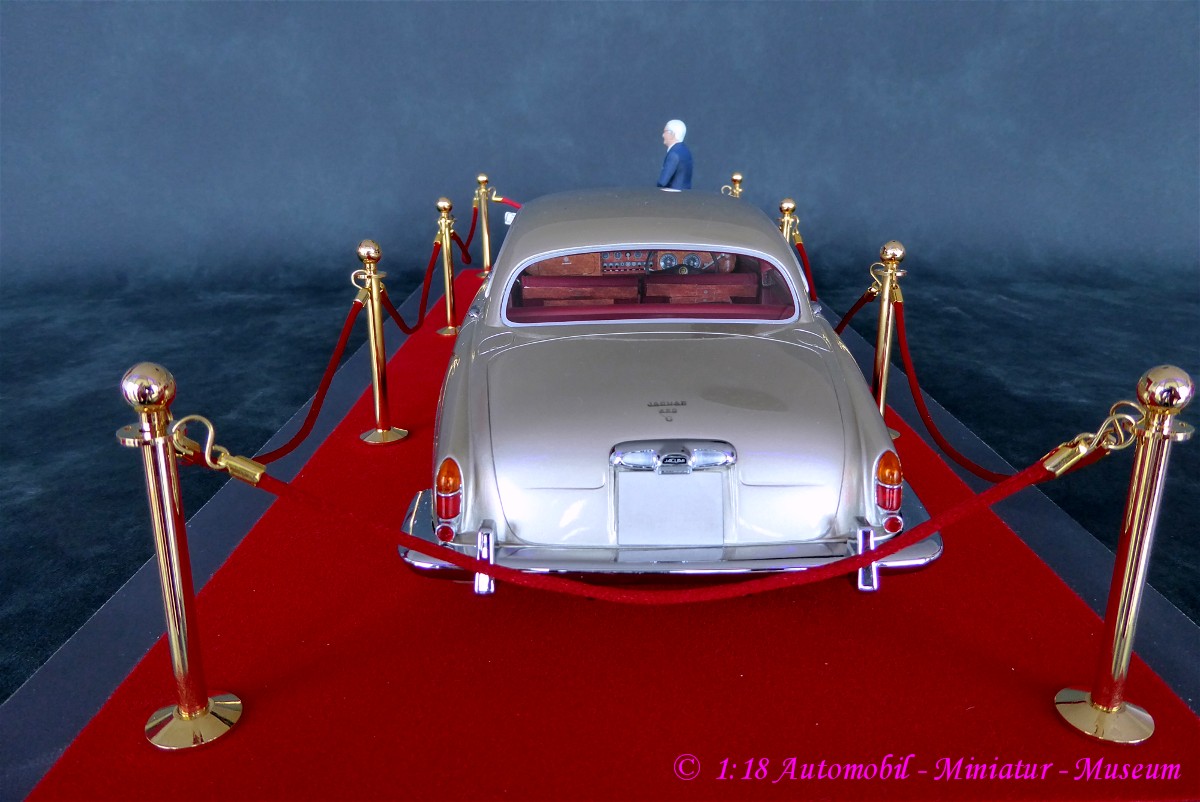 1:18 Jaguar Mark X 420 G 1966 - William Lyons