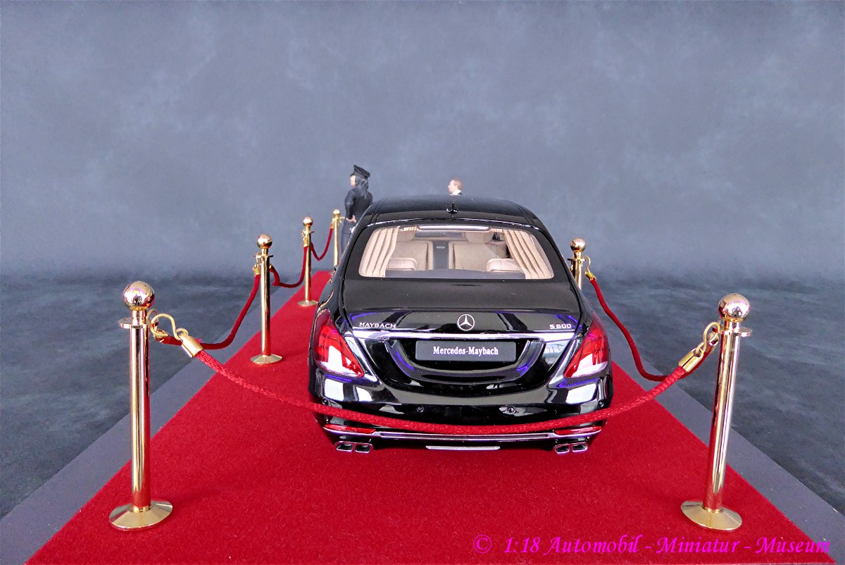 1:18 Mercedes-Maybach S600 Guard 2016 - Wladimir Putin Prsident